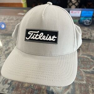 TITLEIST men’s golf hat grey great condition
